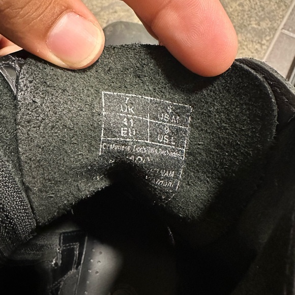 Dr. Martens (women size 9) - Picture 4 of 5